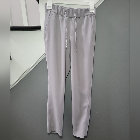 lululemon athletica Pants - Lululemon On The Fly Jogger - Silverscreen / Size 2 Comfort Athleisure